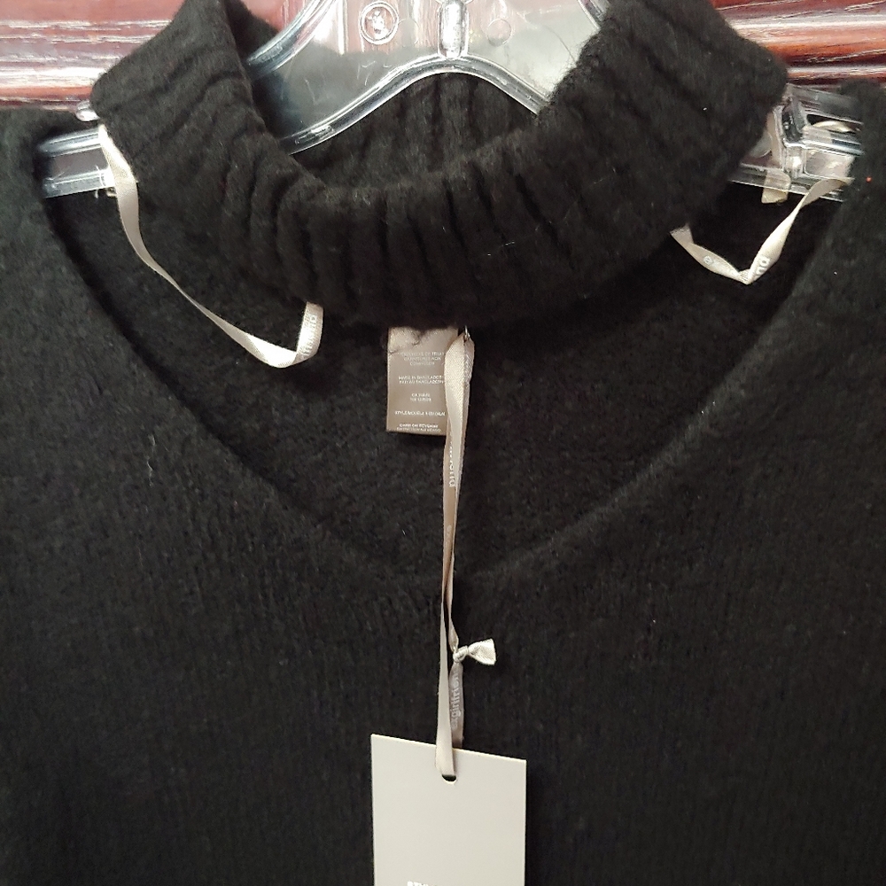 Woman's sweater - Picture 2 of 3